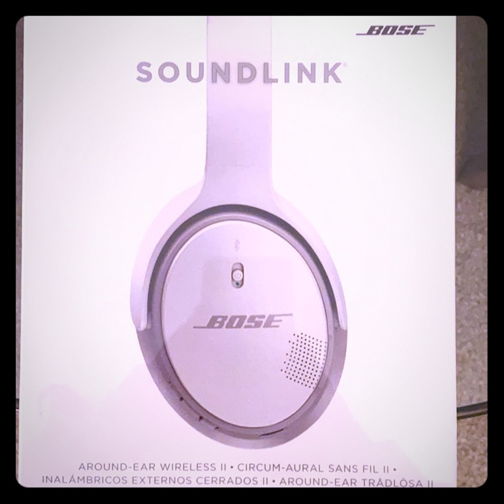Bose Soundlink around-ears wireless headphones II